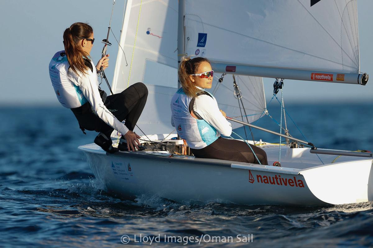 Neus Ballester y Andrea Perelló lideran el Campeonato Mundial Juvenil de 420 femenino